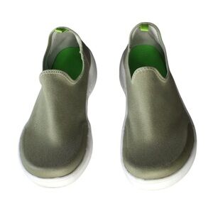 OOFOS OOmg eeZee Low Recovery Sneaker in Green Size 7.5